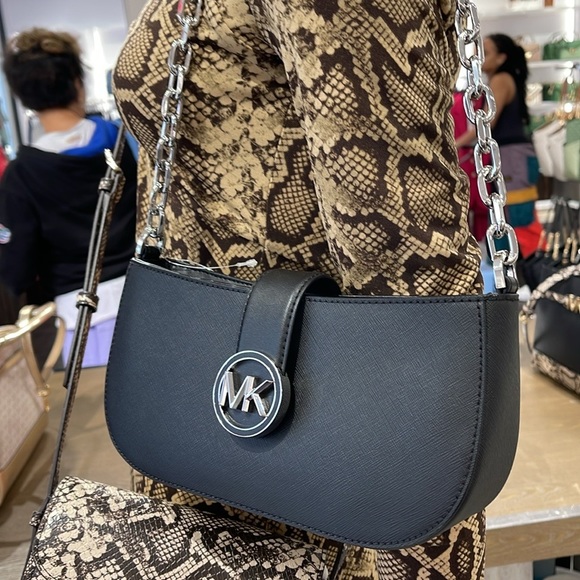 MICHAEL KORS CARMEN SMALL POUCHETTE SHOULDER CHAIN BAG BLACK/SILVER TONED - Picture 2 of 16